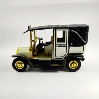 Diecast Vintage Car Model - ACT022